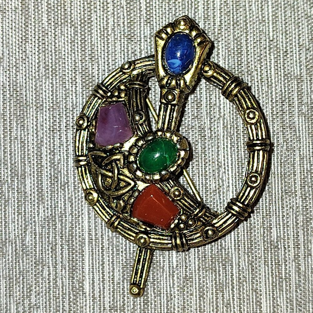 Sol D'Or Miracle Vintage Glass Stones Kilt Pin Brooch Celtic Ireland